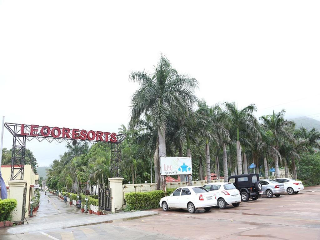 Leo Resorts Junagadh Exterior foto