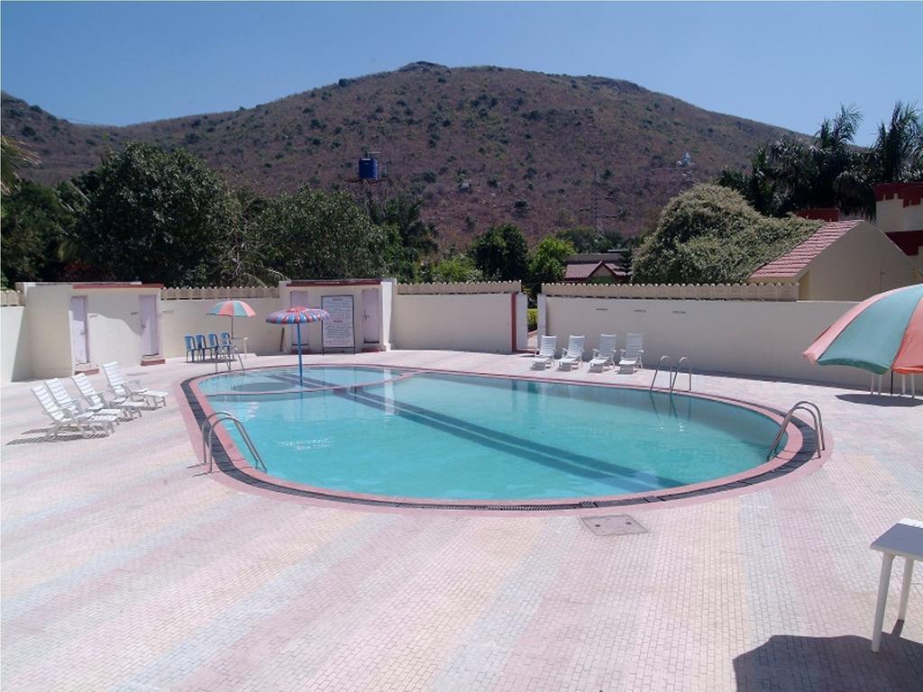 Leo Resorts Junagadh Exterior foto